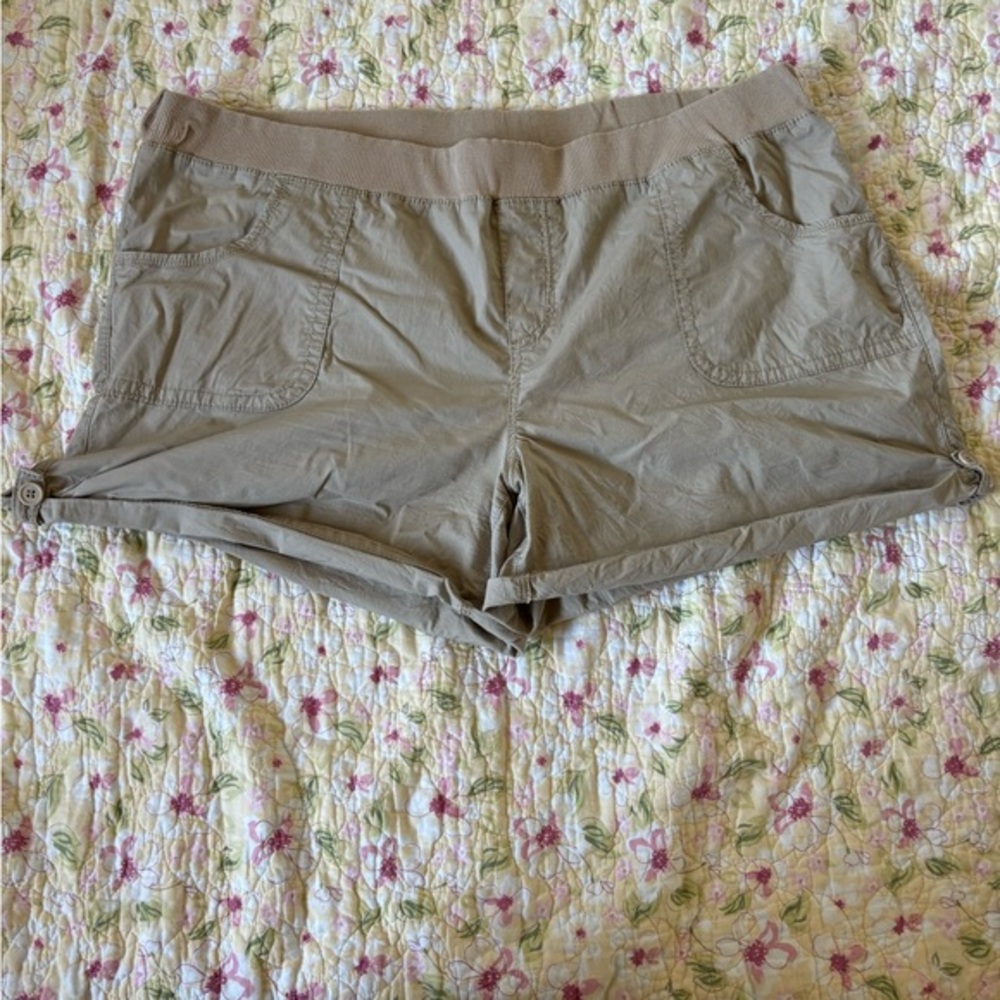 FURY Cream Stylish Tan Cargo Shorts for Women size 2X